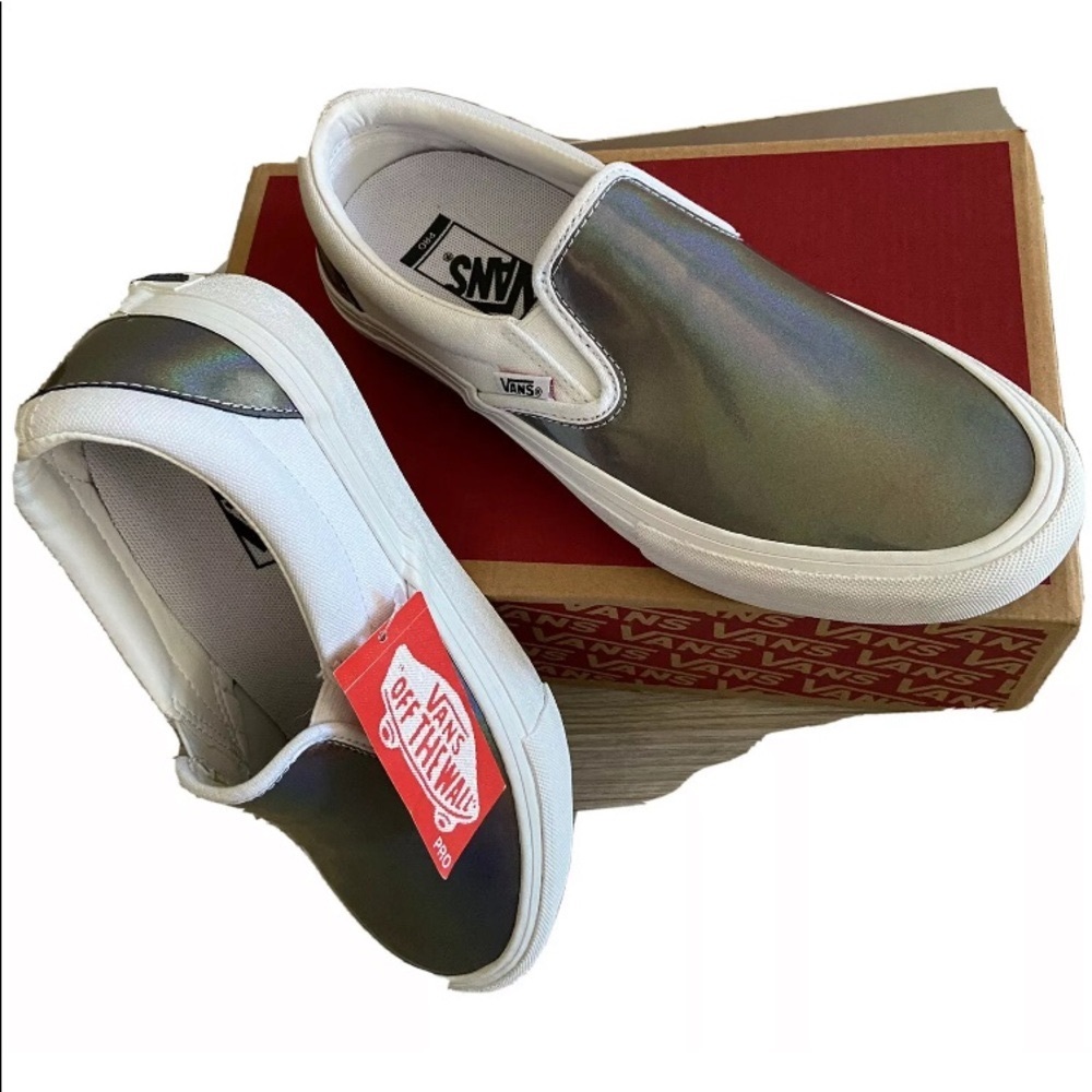 Vans of the Wall, Men US Size 7.5, silver and white, Classic Slip-On Pro, New